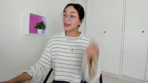 Camila online show from December 2024 01:03:01 PM