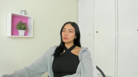 Camila online show from February 2025 01:17:02 PM