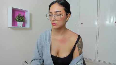 Camila online show from March 2025 01:17:02 PM