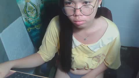 Snapshot of asian_rhean chatting on February 2025 02:39:02 AM Rhean online show from February 2025 02:39:02 AM