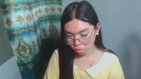 Snapshot of asian_rhean chatting on February 2025 05:44:02 AM Rhean online show from February 2025 05:44:02 AM