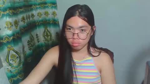 Snapshot of asian_rhean chatting on March 2025 05:17:02 PM Rhean online show from March 2025 05:17:02 PM