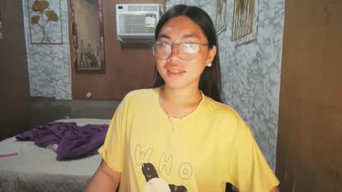 Snapshot of asian_rhean chatting on October 2025 09:35:02 PM Rhean online show from October 2025 09:35:02 PM