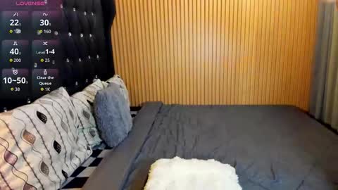 VICTORIA SCOTT online show from November 2025 07:08:01 AM