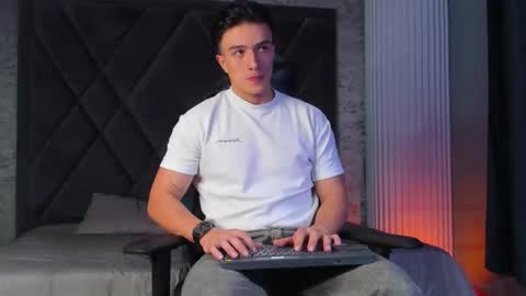 Aslan  online show from December 2025 09:22:01 PM