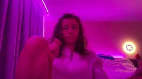Snapshot of asleyfabello chatting on June 2026 11:10:01 AM Monica online show from June 2026 11:10:01 AM