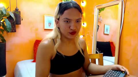 Snapshot of aslyhernandez chatting on January 2025 03:07:01 PM ASLY online show from January 2025 03:07:01 PM