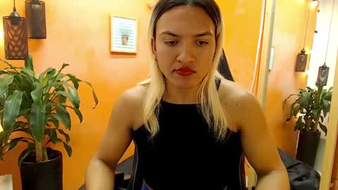 Snapshot of aslyhernandez chatting on January 2025 02:08:02 PM ASLY online show from January 2025 02:08:02 PM