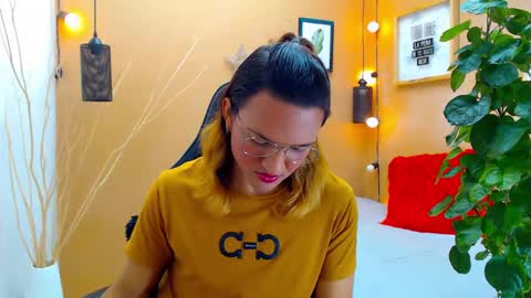 Snapshot of aslyhernandez chatting on September 2025 12:06:01 PM ASLY online show from September 2025 12:06:01 PM