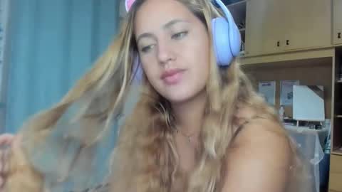 Ashly  online show from October 2025 06:59:01 PM