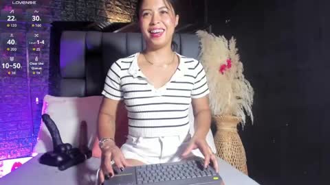 Snapshot of assia_roos chatting on May 2026 09:58:01 AM Nahomi online show from May 2026 09:58:01 AM