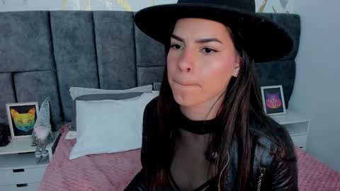 astrid_velle online show from November 2025 04:11:01 AM