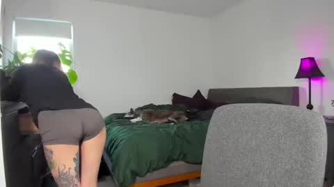 Snapshot of astridluxe chatting on January 2025 08:18:01 PM Astrid Luxe online show from January 2025 08:18:01 PM