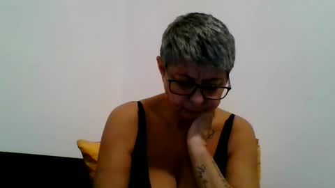 Snapshot of atikaarea chatting on December 2024 04:03:02 PM atikaarea online show from December 2024 04:03:02 PM