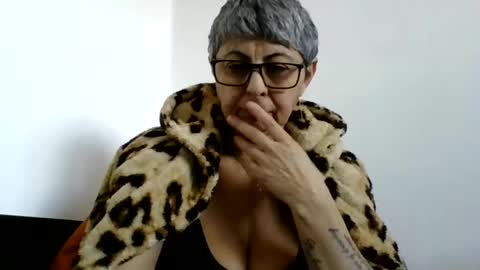 Snapshot of atikaarea chatting on January 2025 11:59:01 AM atikaarea online show from January 2025 11:59:01 AM