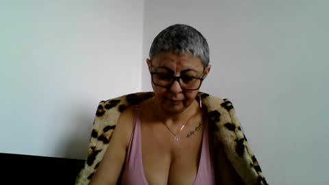 Snapshot of atikaarea chatting on February 2025 09:05:02 AM atikaarea online show from February 2025 09:05:02 AM