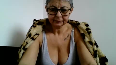 Snapshot of atikaarea chatting on February 2025 08:11:02 AM atikaarea online show from February 2025 08:11:02 AM