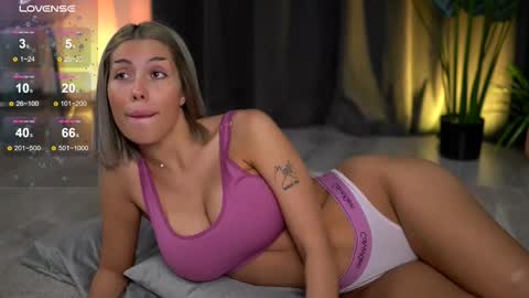 Snapshot of audreyzanne chatting on October 2025 09:42:01 AM Isabella online show from October 2025 09:42:01 AM