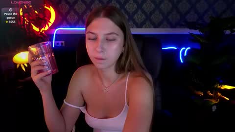 Snapshot of aureliabliss_ chatting on September 2025 06:02:02 AM Nikol online show from September 2025 06:02:02 AM
