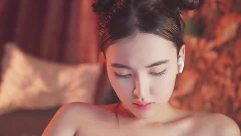 Nayeon online show from December 2024 06:13:01 PM