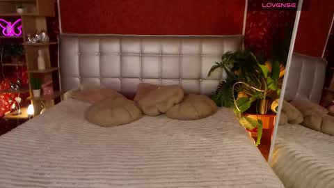 Aurora online show from March 2025 06:43:02 PM