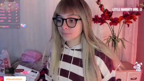 Snapshot of aurora_blaack chatting on November 2025 05:28:02 AM val online show from November 2025 05:28:02 AM