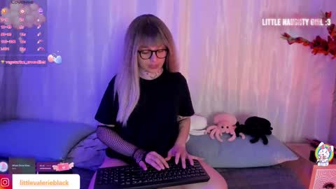 Snapshot of aurora_blaack chatting on December 2025 05:05:01 AM val online show from December 2025 05:05:01 AM