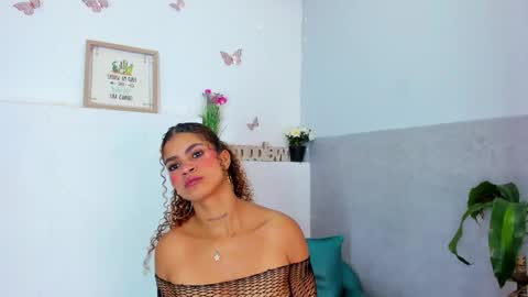 Snapshot of aurora_blackmont chatting on April 2026 12:19:02 PM aurora_blackmont online show from April 2026 12:19:02 PM