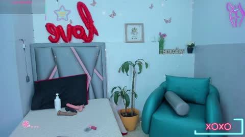 Snapshot of aurora_blackmont chatting on May 2026 12:22:02 PM aurora_blackmont online show from May 2026 12:22:02 PM