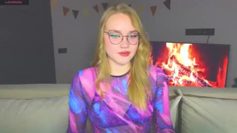 Snapshot of aurora_golden chatting on December 2024 04:31:01 PM Kate online show from December 2024 04:31:01 PM