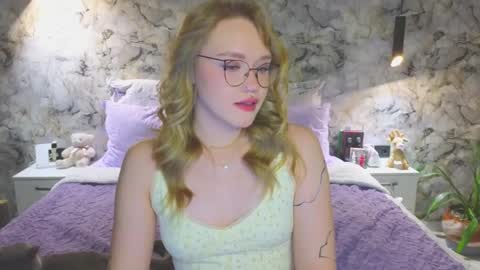 Snapshot of aurora_golden chatting on October 2025 05:25:01 PM Kate online show from October 2025 05:25:01 PM