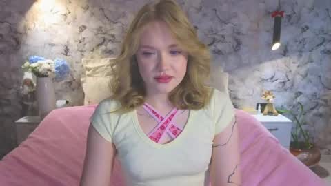 Snapshot of aurora_golden chatting on May 2026 12:30:01 AM Kate online show from May 2026 12:30:01 AM