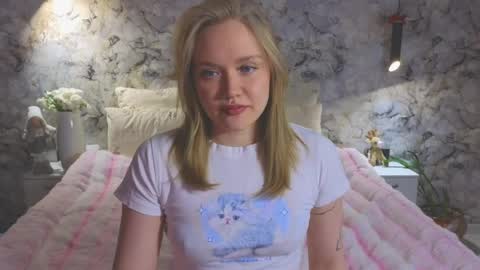 Snapshot of aurora_golden chatting on May 2026 11:58:02 AM Kate online show from May 2026 11:58:02 AM