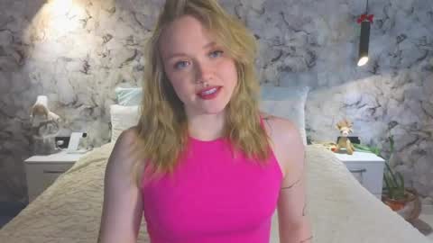 Snapshot of aurora_golden chatting on June 2026 12:33:02 PM Kate online show from June 2026 12:33:02 PM