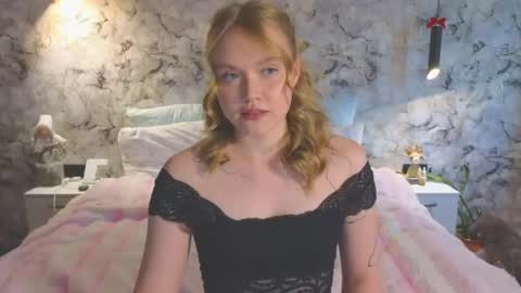 Snapshot of aurora_golden chatting on June 2026 12:32:01 PM Kate online show from June 2026 12:32:01 PM