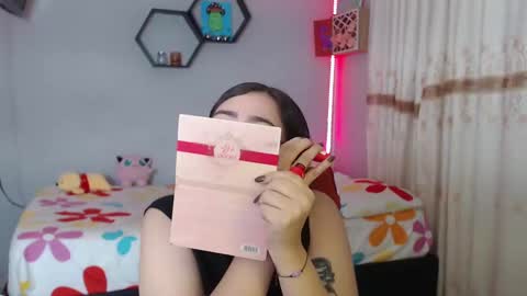 Snapshot of aurora_shy_ chatting on January 2025 08:19:02 PM Aurora  online show from January 2025 08:19:02 PM