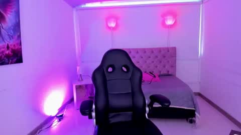 Aurora Diaz online show from November 2025 08:05:01 PM