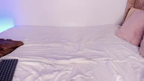 ...  ... online show from April 2026 10:38:01 PM