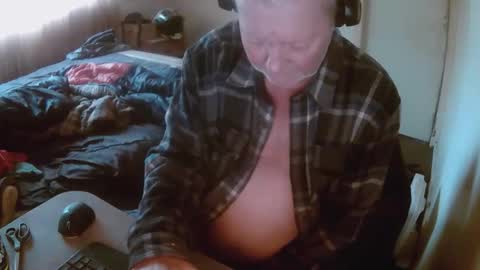 Snapshot of aussiebaker chatting on June 2026 04:35:02 AM aussiebaker online show from June 2026 04:35:02 AM