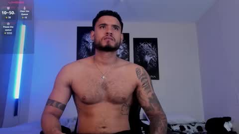 Snapshot of austintorres_ chatting on November 2025 12:32:02 AM AustinTorres online show from November 2025 12:32:02 AM