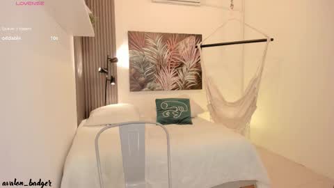 Avalon online show from October 2025 08:29:02 PM