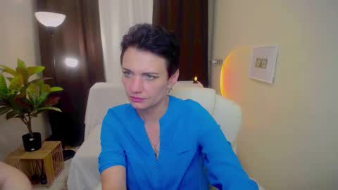 Snapshot of avasaturnian chatting on September 2025 12:05:01 PM avasaturnian online show from September 2025 12:05:01 PM