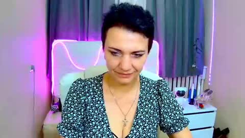 Snapshot of avasaturnian chatting on September 2025 06:23:02 AM avasaturnian online show from September 2025 06:23:02 AM