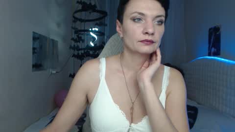 Snapshot of avasaturnian chatting on October 2025 12:26:01 PM avasaturnian online show from October 2025 12:26:01 PM