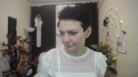 Snapshot of avasaturnian chatting on October 2025 12:27:01 PM avasaturnian online show from October 2025 12:27:01 PM