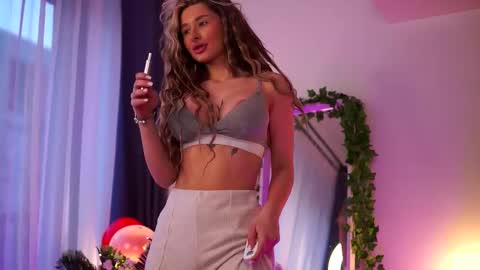 Carina online show from February 2025 05:26:02 AM