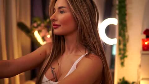 Carina online show from February 2025 02:39:01 AM