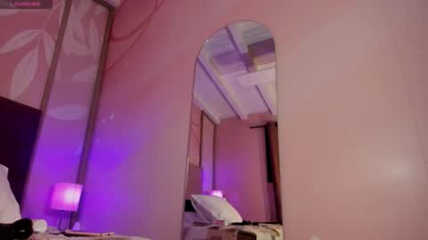 avawhiite online show from September 2025 04:58:01 AM