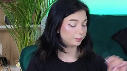 AveryWillow online show from November 2025 07:55:02 AM