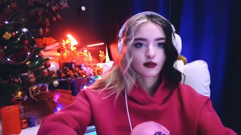 Avriel online show from December 2024 02:35:02 AM